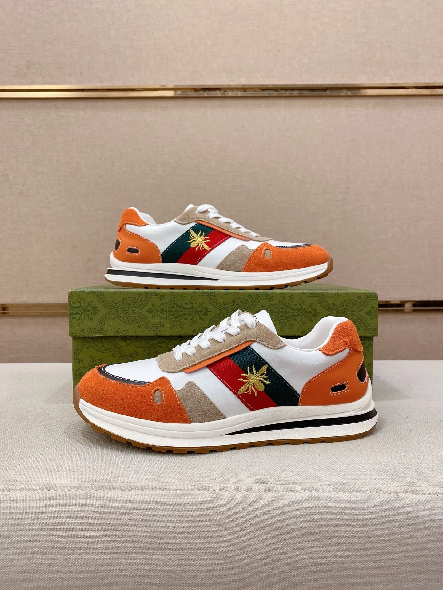 Men's shoes 💰 420💰🇮🇹🇮🇹GUCCI (Gucci) top 🔍🔍 new models are on sale at the same time, uppers 🇮🇹 imported first-layer cowhide from Italy. Fully imported genuine leather lining💪💪, completely 1⃣️ to 1⃣️🇮🇹💪💪, ⚠Sole: Original sole provided by the original factory, exclusive movable molded sole super comfortable, ⚠Original factory single goods, 🔍🔍high quality, you can come in and out at will, welcome to compare⚠. Code number:38-44